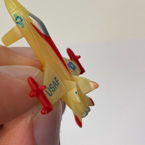 Micro Machines Military F-18 Hornet Fighter Aircraft USAF Yellow Funrise 1988 - Picture 5 of 8